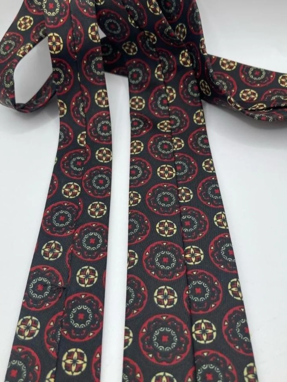 Vintage Metcalf Men's Slim Tie 100% Dacron Polyester Medallion